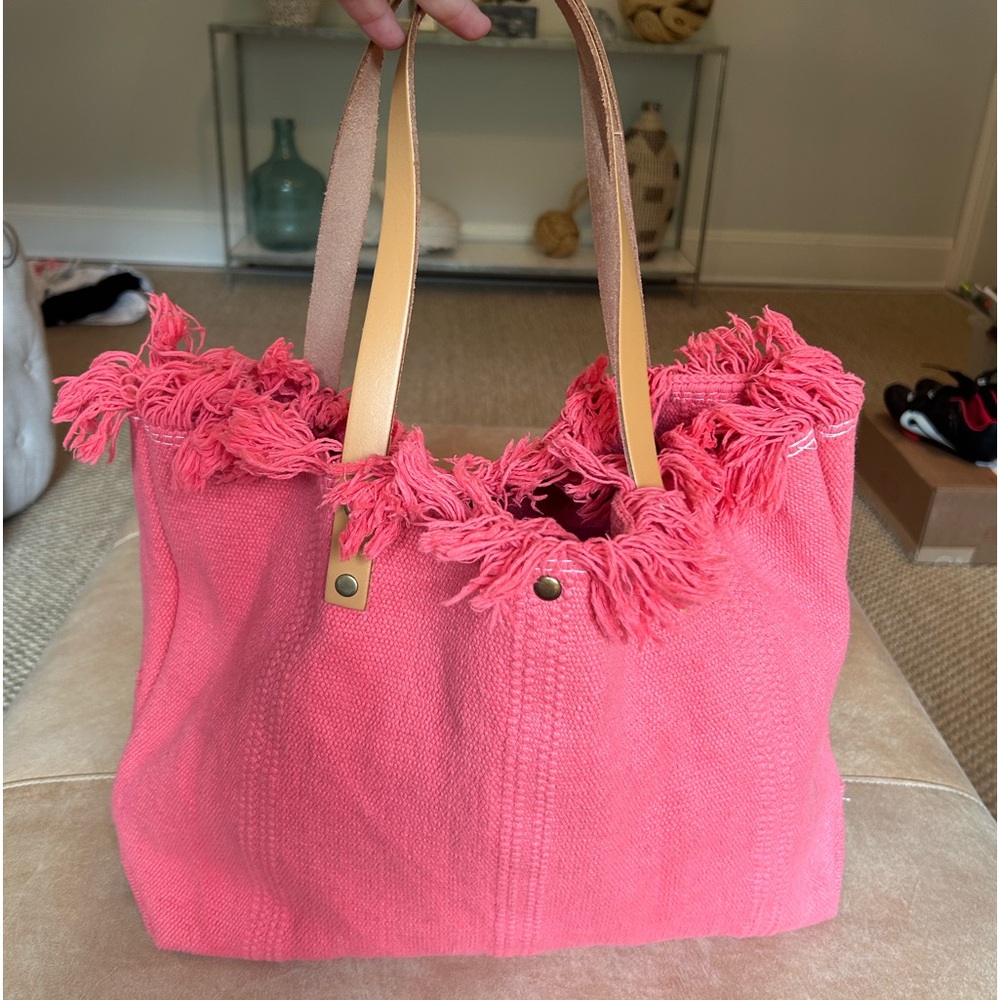 Brand new beach tote bag in pink with leather straps